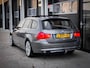 BMW 3-Serie Touring 325i High Executive | PANO | TREKHAAK | LEDER | STOELVERWARMING | KEYLESS