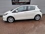 Toyota Yaris 1.5 Full Hybrid Dynamic met Panoramadak! | Clima | Camera | Navigatie | Afneembare fietsendrager | Keyless start | RIJKLAARPRIJS INCL 12 MAANDEN GARANTIE EN BEURT