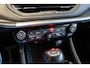 Jeep Avenger 54 kWh | 8 Jaar Garantie | Warmtepomp | Navigatie | Climate Controle | Stoelverwarming | Apple Carplay & Android Auto |