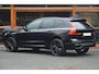Volvo XC60 T6 Hybride AWD Black Edition | Head-Up Display | Trekhaak | Stoel + Stuur Verwarming | Panoramadak | Pilot-assist |