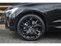 Volvo XC60 T6 Hybride AWD Black Edition | Head-Up Display | Trekhaak | Stoel + Stuur Verwarming | Panoramadak | Pilot-assist |