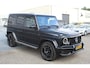 Mercedes-Benz G-klasse 63 AMG Manufaktur/Night pakket/Magno matt/Panoramadak/Burmester/Sfeerverlichting/Entertainment schermen/Akrapović/AMG active ride control/Elektrisch verstelbare stoelen met memory + massage/Stoel verwarming + koeling/360° camera/voorruitverwarming/IWC/Ala