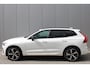 Volvo XC60 T6 Plug-in hybrid AWD Plus Dark | Trekhaak | Harman Kardon | Full LED