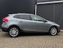 Volvo V40 Cross Country T3 Polar+ Luxury | Harman Kardon Premium Sound | Panoramadak | Parkeersensoren en Parkeercamera achter | Lederen bekleding | Standkachel | Volvo Guard alarm | Climate control | Cruise control |