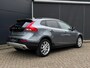 Volvo V40 Cross Country T3 Polar+ Luxury | Harman Kardon Premium Sound | Panoramadak | Parkeersensoren en Parkeercamera achter | Lederen bekleding | Standkachel | Volvo Guard alarm | Climate control | Cruise control |