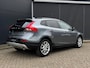 Volvo V40 Cross Country T3 Polar+ Luxury | Harman Kardon Premium Sound | Panoramadak | Parkeersensoren en Parkeercamera achter | Lederen bekleding | Standkachel | Volvo Guard alarm | Climate control | Cruise control |