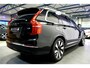 Volvo XC90 2.0 T8 AWD 335kW/456pk Aut8 Recharge Long Range Ultra Bright LUCHTVERING + PANORAMADAK + HARMAN/KARDON + STOELVERWARMING V&A + STUURVERWARMING + NAPPALEDER + ADAPT.CRUISE + BLIS + GOOGLE DASH&SERVICES + 360 CAMERA + PARKSENSOREN + 21" LM-VELGEN!!