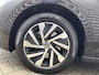 Volkswagen Golf 1.4 eHybrid 204PK Style / Memory Seat / Stuur + Stoelverwarming / LED / Parkeersensoren V+A / Draadloze App-Connect **