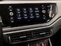 Volkswagen Polo 1.0 TSI Sportline (APPLE CARPLAY, GROOT NAVI, ADAPTIVE CRUISE, SPORTSTOELEN, LM VELGEN, ARMSTEUN, NIEUWE APK, NIEUWSTAAT)