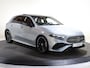 Mercedes-Benz A-klasse 180 Business Solution AMG | Panoramaschuifdak | Premium plus | Head-Up | Stoelverwarming | Achteruitrijcamera |  MULTIBEAM LED |