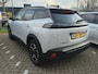 Peugeot e-2008 EV GT 54 kWh 3 Fase 156pk | Schuif-/Kanteldak | Alcantara | Elektr. Stoelen | Massage | 360 Camera | Stoelverwarming | Sfeerverlichting | Navigatie | !!