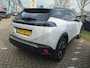 Peugeot e-2008 EV GT 54 kWh 3 Fase 156pk | Schuif-/Kanteldak | Alcantara | Elektr. Stoelen | Massage | 360 Camera | Stoelverwarming | Sfeerverlichting | Navigatie | !!