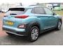 Hyundai Kona Electric EV Premium 64 kWh, leer, Stoel-stuurverwarming, Head-up Display, 3 fasen, Donker glas, App connect + Navi, Pdc + camera