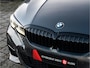 BMW 3-Serie Touring 330e xDrive High Exe M-Sport PANO LASER HARMAN KARDON HUD TREKHAAK CAMERA 19 INCH BOMVOL!!
