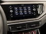 Volkswagen Polo 1.0 TSI Sportline Automaat (GROOT NAVI, ADAPTIVE CRUISE, PARKEERSENSOREN, SPORTSTOELEN, LM VELGEN, ARMSTEUN, NIEUWSTAAT)