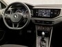 Volkswagen Polo 1.0 TSI Sportline Automaat (GROOT NAVI, ADAPTIVE CRUISE, PARKEERSENSOREN, SPORTSTOELEN, LM VELGEN, ARMSTEUN, NIEUWSTAAT)
