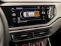 Volkswagen Polo 1.0 TSI Sportline Automaat (GROOT NAVI, ADAPTIVE CRUISE, PARKEERSENSOREN, SPORTSTOELEN, LM VELGEN, ARMSTEUN, NIEUWSTAAT)