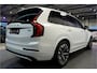 Volvo XC90 2.0 T8 AWD 335kW/456pk Aut8 Recharge Ultra Dark 7P LUCHTVERING + BOWERS&WILKINS + PANORAMADAK + PILOT ASSIST + STOELMASSAGE + HEAD-UP + STOEL-&STUURVERWARMING + LEDEREN DASHBOARD + 360 CAMERA + ACHTERBANKVERWARMING + 21" LM-VELGEN!
