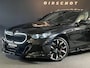 BMW 5-Serie Touring 520i High Executive Edition M Stuurverwarming/Bower&Wilkins/21"/Glazendak/Trekhaak/ 360Camera/M Gordels/