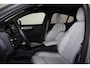 Volvo EC40 Extended Range Plus 82 kWh - Panoramadak - IntelliSafe Assist & Surround - Harman/Kardon audio - Parkeercamera achter - Verwarmde voorstoelen & stuur - Parkeersensoren voor & achter - Draadloze tel. lader - Warmtepomp - Extra getint glas - 20' LMV