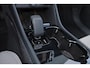 Volvo EC40 Extended Range Plus 82 kWh - Panoramadak - IntelliSafe Assist & Surround - Harman/Kardon audio - Parkeercamera achter - Verwarmde voorstoelen & stuur - Parkeersensoren voor & achter - Draadloze tel. lader - Warmtepomp - Extra getint glas - 20' LMV