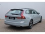 Volvo V90 2.0 T8 Plug-in hybrid AWD Ultra Dark Bowers & Wilkins premium audio | Panoramadak | 360" Camera | Semi elektrische trekhaak | Stoelventilatie | Stuurwiel verwarming | Stoelverwarming voorzijde | Achterbank verwarming