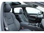 Volvo V90 2.0 T8 Plug-in hybrid AWD Ultra Dark Bowers & Wilkins premium audio | Panoramadak | 360" Camera | Semi elektrische trekhaak | Stoelventilatie | Stuurwiel verwarming | Stoelverwarming voorzijde | Achterbank verwarming