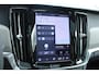 Volvo V90 2.0 T8 Plug-in hybrid AWD Ultra Dark Bowers & Wilkins premium audio | Panoramadak | 360" Camera | Semi elektrische trekhaak | Stoelventilatie | Stuurwiel verwarming | Stoelverwarming voorzijde | Achterbank verwarming