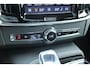 Volvo V90 2.0 T8 Plug-in hybrid AWD Ultra Dark Bowers & Wilkins premium audio | Panoramadak | 360" Camera | Semi elektrische trekhaak | Stoelventilatie | Stuurwiel verwarming | Stoelverwarming voorzijde | Achterbank verwarming