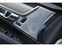 Volvo V90 2.0 T8 Plug-in hybrid AWD Ultra Dark Bowers & Wilkins premium audio | Panoramadak | 360" Camera | Semi elektrische trekhaak | Stoelventilatie | Stuurwiel verwarming | Stoelverwarming voorzijde | Achterbank verwarming