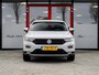 Volkswagen T-Roc 2.0 TSI 4Motion Sport | Navigatie | Stoelverwarming | Parelmoer Lak | Adaptieve Cruise Control | Apple Carplay | Android Auto | 18'' Lichtmetalen Velgen | LED Koplampen | Climate Control | Elektrische Kofferklep |