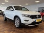 Volkswagen T-Roc 2.0 TSI 4Motion Sport | Navigatie | Stoelverwarming | Parelmoer Lak | Adaptieve Cruise Control | Apple Carplay | Android Auto | 18'' Lichtmetalen Velgen | LED Koplampen | Climate Control | Elektrische Kofferklep |