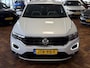 Volkswagen T-Roc 2.0 TSI 4Motion Sport | Navigatie | Stoelverwarming | Parelmoer Lak | Adaptieve Cruise Control | Apple Carplay | Android Auto | 18'' Lichtmetalen Velgen | LED Koplampen | Climate Control | Elektrische Kofferklep |