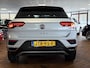 Volkswagen T-Roc 2.0 TSI 4Motion Sport | Navigatie | Stoelverwarming | Parelmoer Lak | Adaptieve Cruise Control | Apple Carplay | Android Auto | 18'' Lichtmetalen Velgen | LED Koplampen | Climate Control | Elektrische Kofferklep |