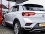 Volkswagen T-Roc 2.0 TSI 4Motion Sport | Navigatie | Stoelverwarming | Parelmoer Lak | Adaptieve Cruise Control | Apple Carplay | Android Auto | 18'' Lichtmetalen Velgen | LED Koplampen | Climate Control | Elektrische Kofferklep |