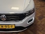 Volkswagen T-Roc 2.0 TSI 4Motion Sport | Navigatie | Stoelverwarming | Parelmoer Lak | Adaptieve Cruise Control | Apple Carplay | Android Auto | 18'' Lichtmetalen Velgen | LED Koplampen | Climate Control | Elektrische Kofferklep |