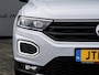Volkswagen T-Roc 2.0 TSI 4Motion Sport | Navigatie | Stoelverwarming | Parelmoer Lak | Adaptieve Cruise Control | Apple Carplay | Android Auto | 18'' Lichtmetalen Velgen | LED Koplampen | Climate Control | Elektrische Kofferklep |