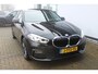 BMW 1-Serie 118i High Executive | Incl. 12 maanden Garantie | 1e Eigenaar | Panorama dak | Stoelverwarming | Trekhaak | Parkeersensoren V+A | Climate controle | Navigatie | Cruise controle | Lederen bekleding | Keyless start | Apple CarPlay/Android Auto | Winterset met LMV |