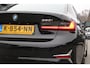 BMW 3-Serie 320i High Executive - Leder - Stoelverwarming - Dealer onderhouden - Luxery line 18 Inch Lichtmetalen velgen