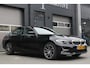 BMW 3-Serie 320i High Executive - Leder - Stoelverwarming - Dealer onderhouden - Luxery line 18 Inch Lichtmetalen velgen