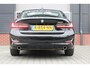 BMW 3-Serie 320i High Executive - Leder - Stoelverwarming - Dealer onderhouden - Luxery line 18 Inch Lichtmetalen velgen