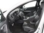 Volvo V60 2.0 T4 Sport | Adaptive cruise | Stoelverwarming | Camera | Trekhaak | Leder/Alcantara | Bi-Xenon | Sportstoelen | Climate control | R Design