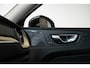 Volvo XC60 T6 Plug-in hybrid AWD Ultra Dark | Panoramadak | Verwarmbare voorstoelen+stuurwiel+achterbank | Premium audio by Harman Kardon | 360° Parkeercamera | Head-up display | Parkeersensoren voor + achter | Google infotainment