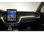 Volvo XC60 T6 Plug-in hybrid AWD Ultra Dark | Panoramadak | Verwarmbare voorstoelen+stuurwiel+achterbank | Premium audio by Harman Kardon | 360° Parkeercamera | Head-up display | Parkeersensoren voor + achter | Google infotainment