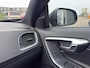 Volvo S60 2.0 D4 Momentum in automaat met leer en parkeersensoren en trekhaak en navigatie en bluetooth telefoon / media en airco