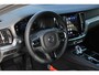 Volvo V60 T6 Plug-in hybrid AWD Plus Dark | Trekhaak | Verwarmbare voorstoelen+stuurwiel+achterbank | Premium audio by Harman Kardon | Verwarmbare voorruit | Rondom zichtcamera | 18 inch Lichtmetalen velgen |