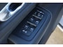 Volvo V60 T6 Plug-in hybrid AWD Plus Dark | Trekhaak | Verwarmbare voorstoelen+stuurwiel+achterbank | Premium audio by Harman Kardon | Verwarmbare voorruit | Rondom zichtcamera | 18 inch Lichtmetalen velgen |