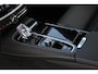 Volvo V60 T6 Plug-in hybrid AWD Plus Dark | Trekhaak | Verwarmbare voorstoelen+stuurwiel+achterbank | Premium audio by Harman Kardon | Verwarmbare voorruit | Rondom zichtcamera | 18 inch Lichtmetalen velgen |