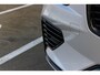Volvo V60 T6 Plug-in hybrid AWD Plus Dark | Trekhaak | Verwarmbare voorstoelen+stuurwiel+achterbank | Premium audio by Harman Kardon | Verwarmbare voorruit | Rondom zichtcamera | 18 inch Lichtmetalen velgen |