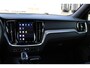 Volvo V60 T6 Plug-in hybrid AWD Plus Dark | Trekhaak | Verwarmbare voorstoelen+stuurwiel+achterbank | Premium audio by Harman Kardon | Verwarmbare voorruit | Rondom zichtcamera | 18 inch Lichtmetalen velgen |